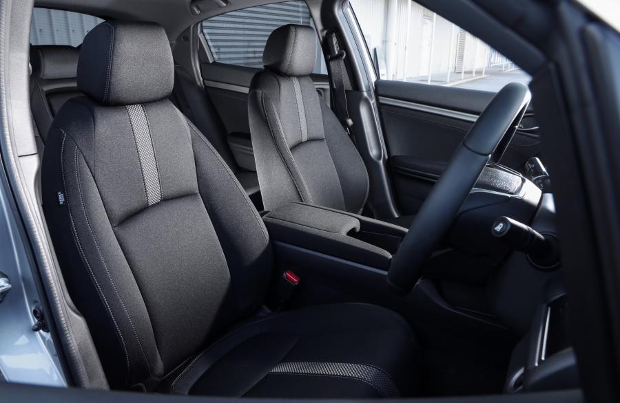 Интерьер Honda Civic VTi-L Hatchback (FK) 2020 года  (AU) (фото 18 из 28)